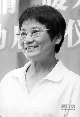 空巢老人家里來了志愿者_廈門日報電子報[20100816]_廈門網